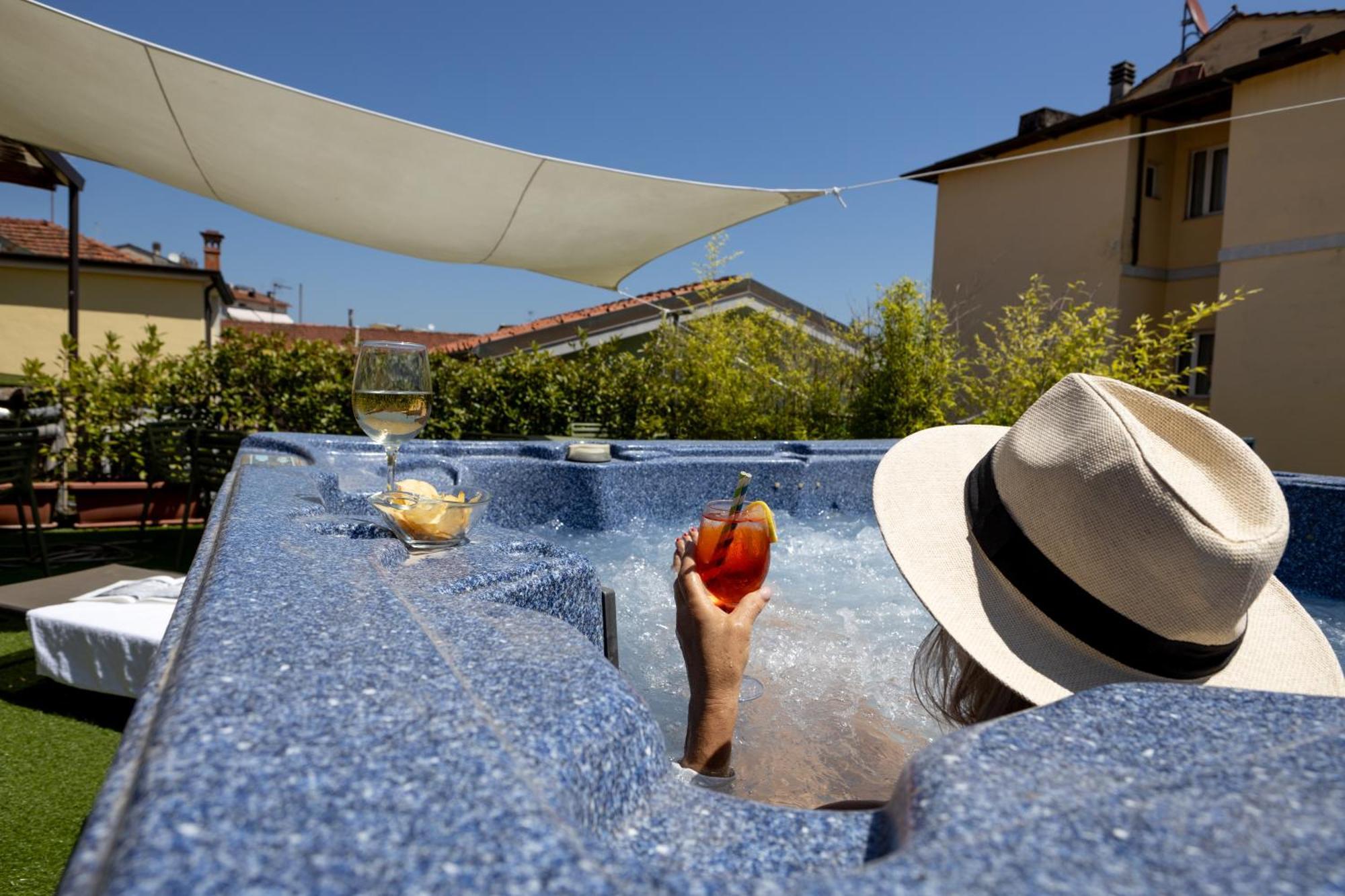 Hotel Bernardino Lucca Exteriör bild